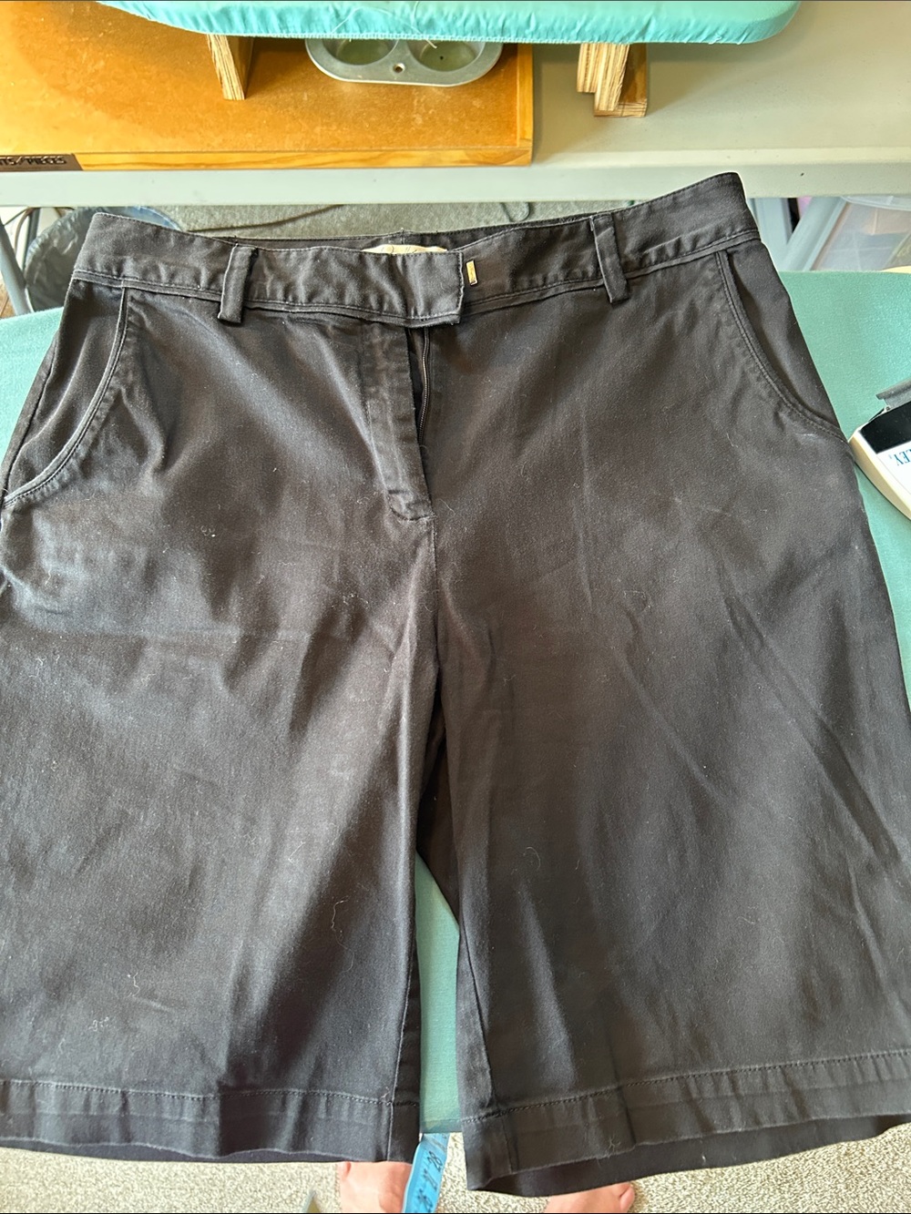 Lady Hagen size 6 black golf shorts3 pocket front zip with hook closure euc